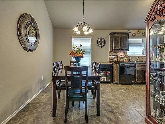 3rd image of 5808 Marblewood Dr
