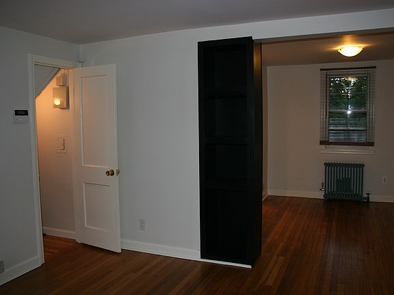 Living room to dining area