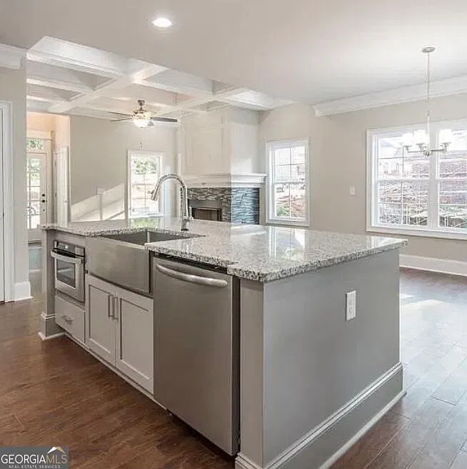 4 bed, 4.0 bath, 2557 sqft, $3,200 — Photo 3