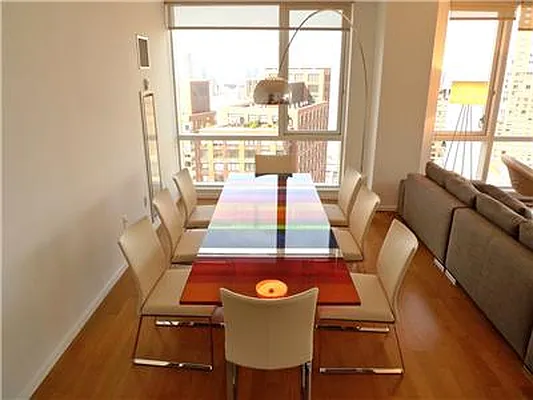 Rented by Domus Realty | media 27