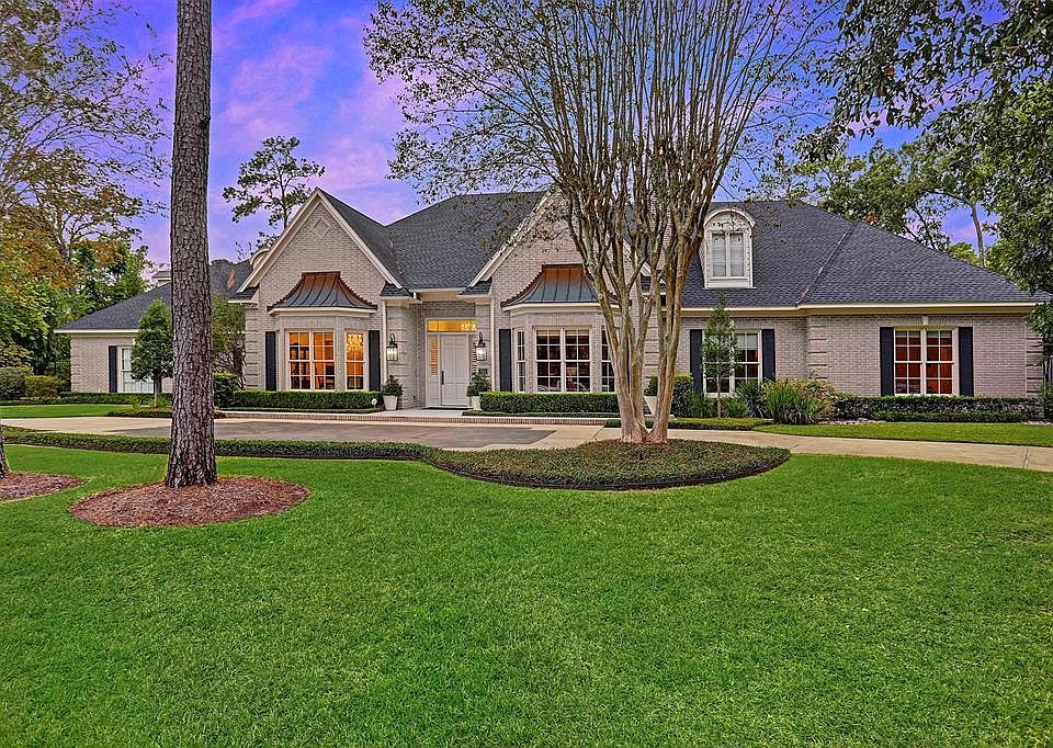 1st image of 203 Heritage Oaks Ln