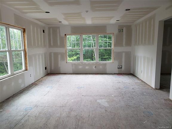 5th image of 27 Klingher Ct Lot 8