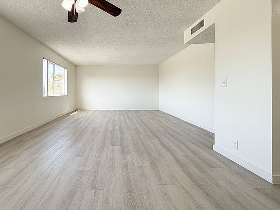 5th image of 12715-19 Vanowen St #204