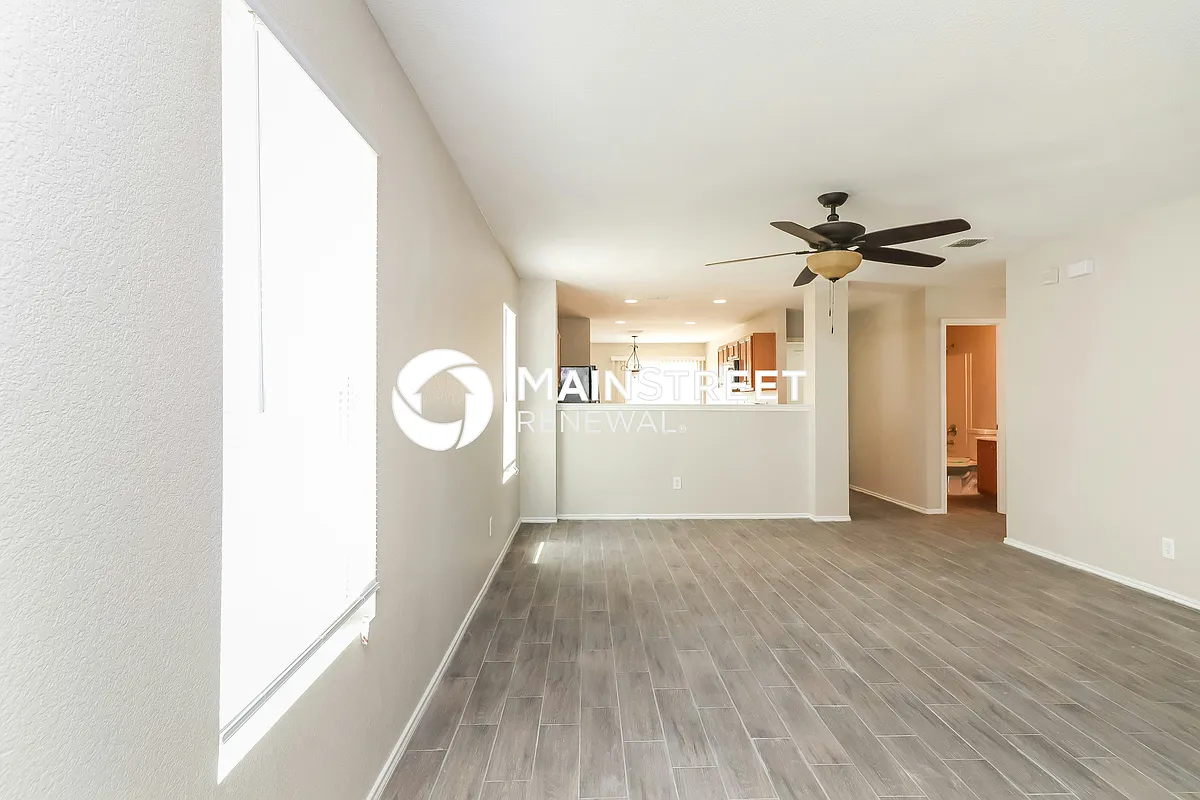Living Room - 212 Crescent Ridge Dr