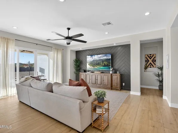 629 W CLOUD Road, Phoenix, AZ 85086