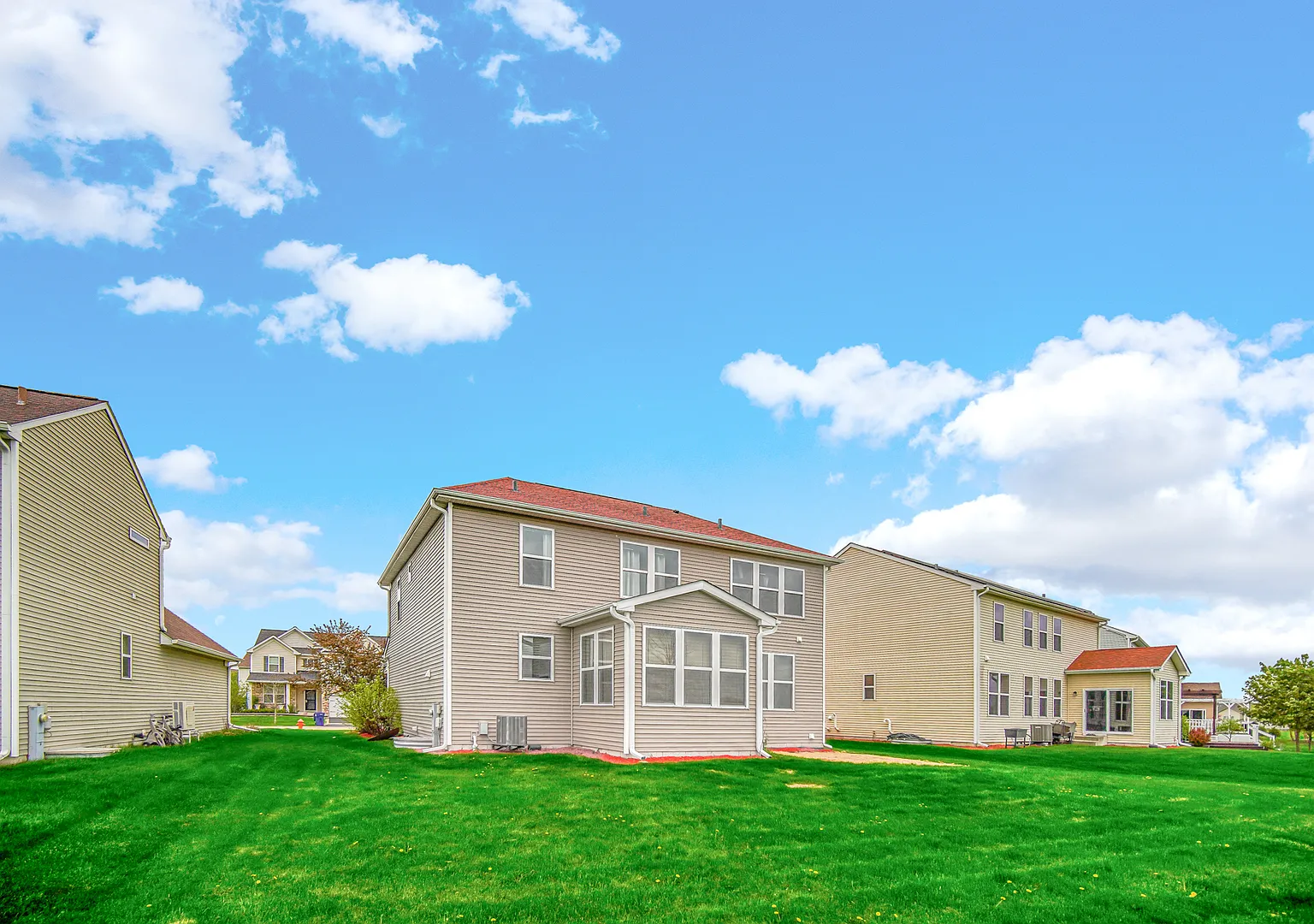 4 bed, 2.5 bath, 2574 sqft, $4,000 — Photo 4