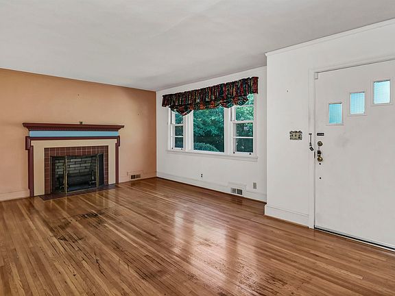 3rd image of 4634 Clemson Ave