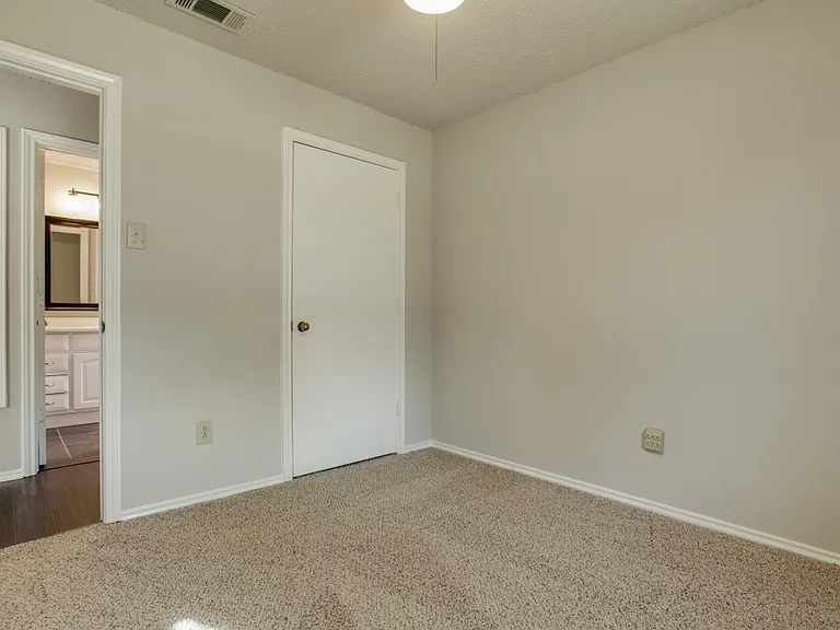 1305 Chicota Dr — Photo 12