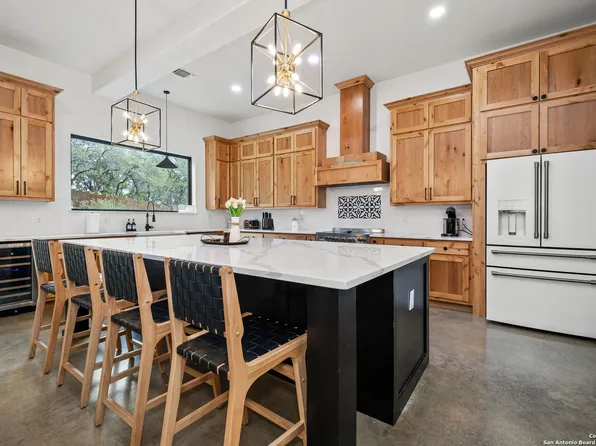 211 SPACIOUS SKY, San Antonio, TX 78260