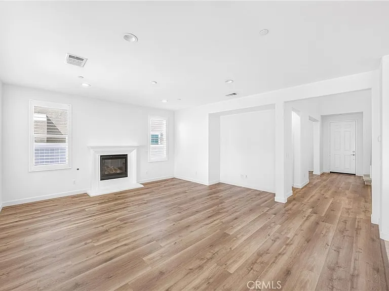 1617 Camden Ct — Photo 13