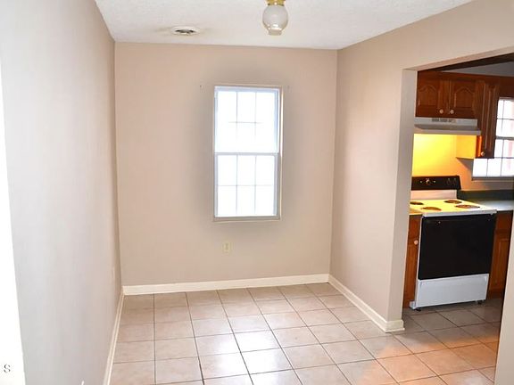 Dining area adjacent to the kitchen