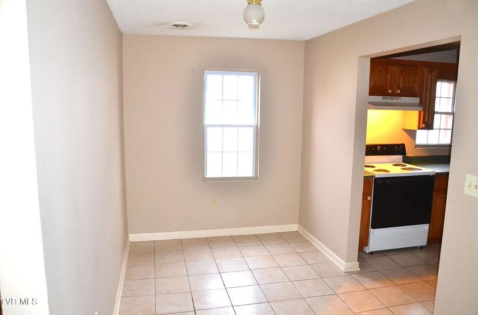 Dining area adjacent to the kitchen