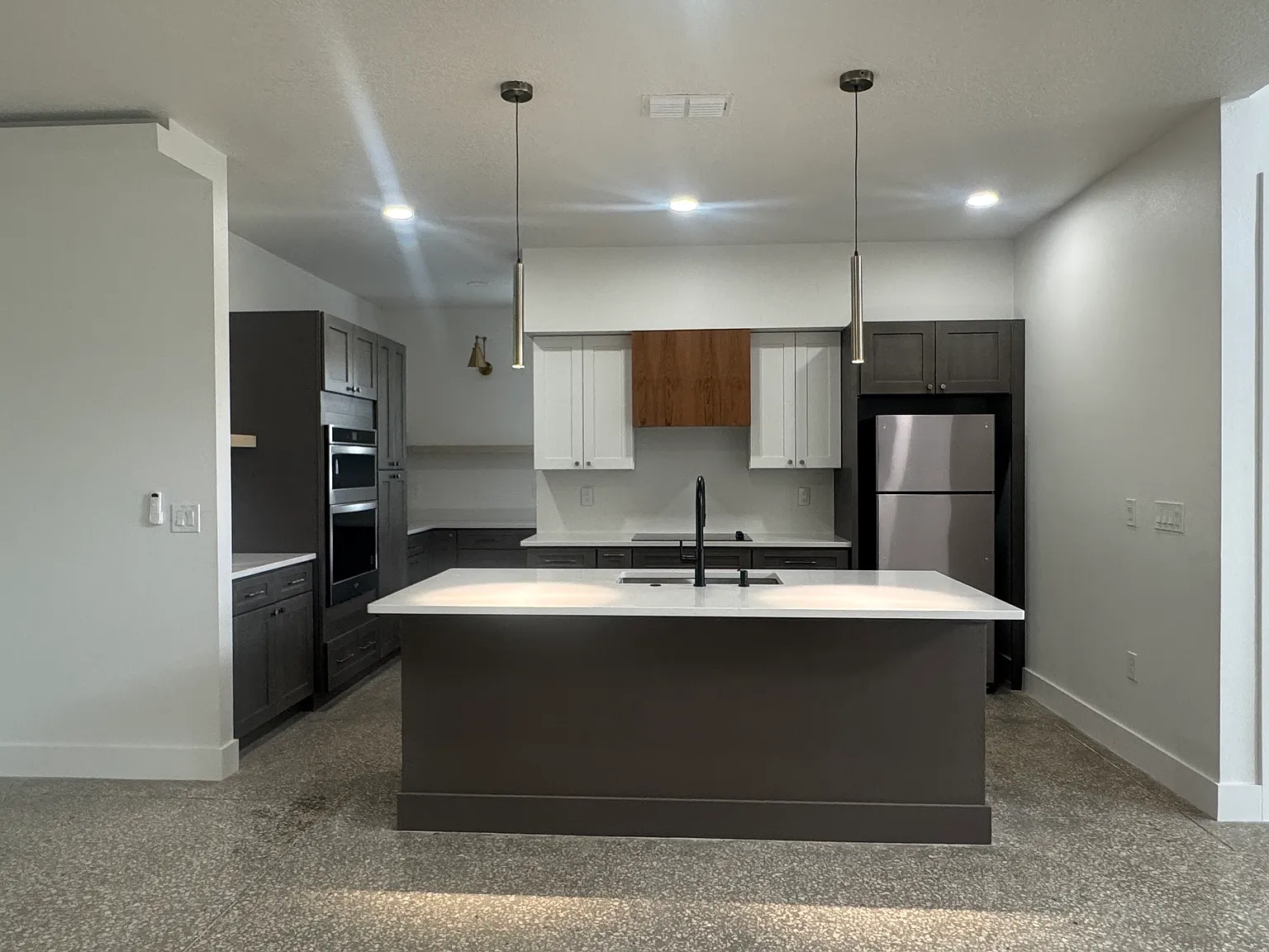 4 bed, 4.5 bath, 2678 sqft, $1,100 — Photo 3