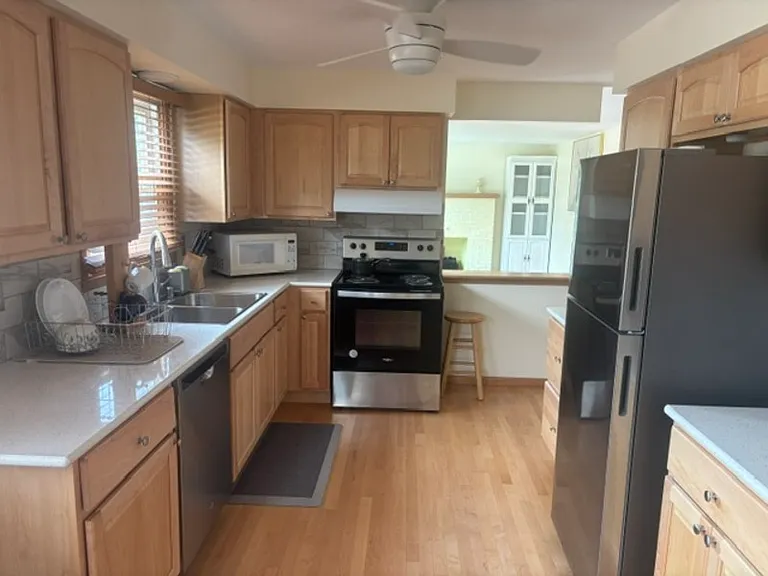 1203 Oak St — Photo 6