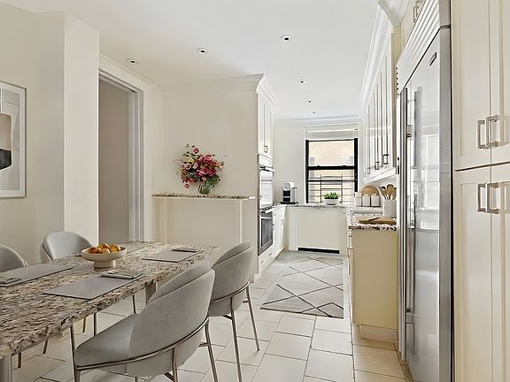 4th image of 905 W End Ave #112