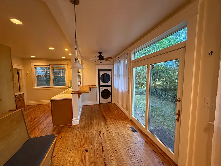 1019 Gloria Ave — Photo 11