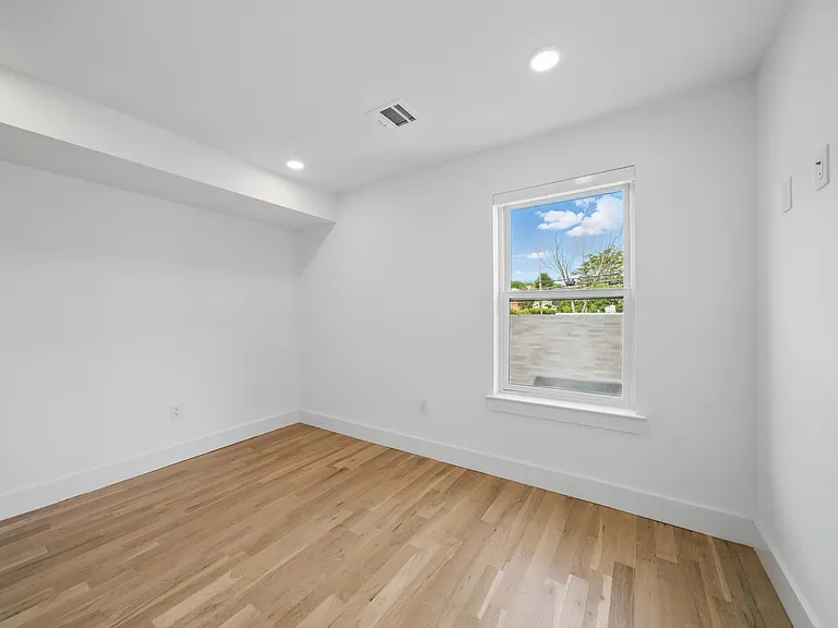11 W Railroad Ave #2 — Photo 9