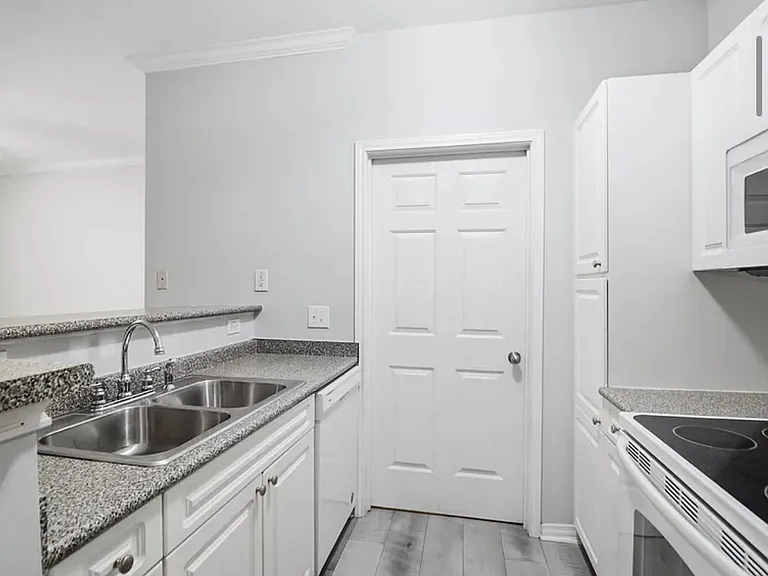 130 River Landing Dr — Photo 7