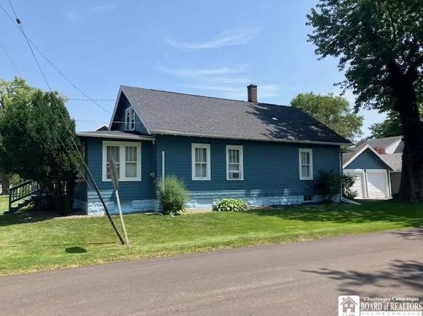 33 Willowbrook Ave, Dunkirk, NY 14048