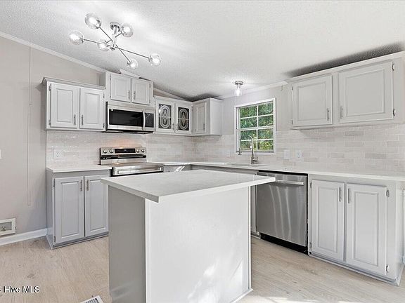 3rd image of 211 Duck Ridge Drive