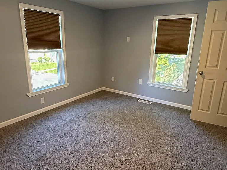 64 Frances St — Photo 29