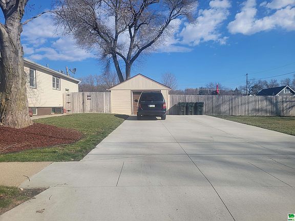 2nd image of 1605 W Willis Ave