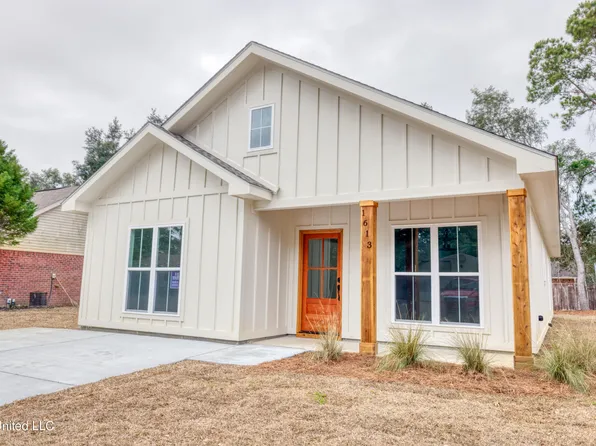 1613 Porpoise St, Ocean Springs, MS 39564