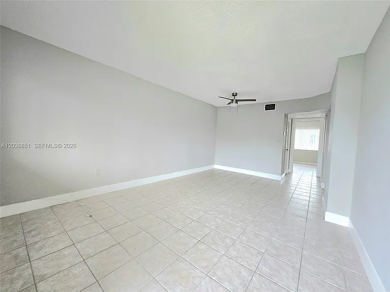 335 SW 20th St #7 — Photo 3