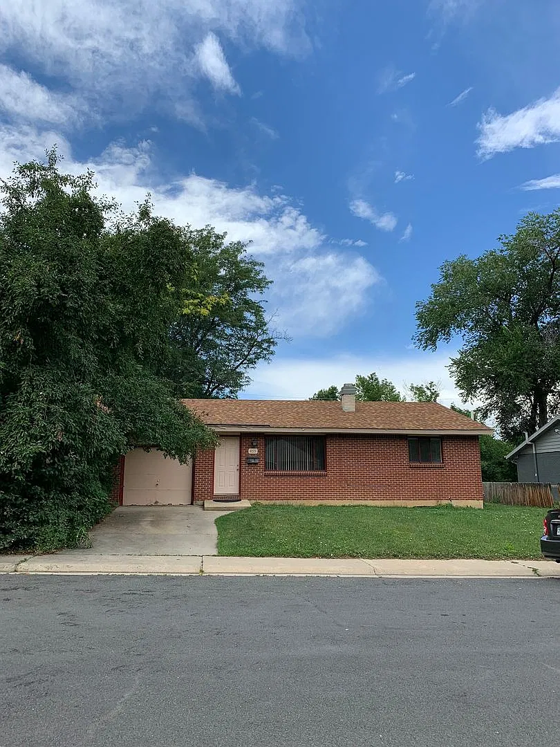 Big Brick Ranch in Martin Acres — Photo 1