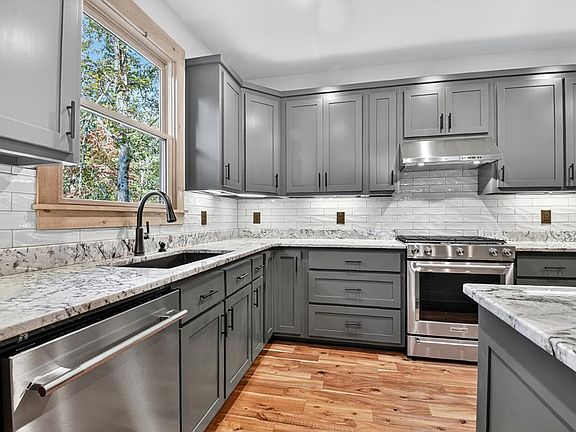 18th image of 382 Pocaset Dr
