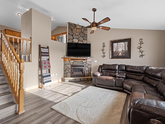 2nd image of 7150 Castlewood Dr