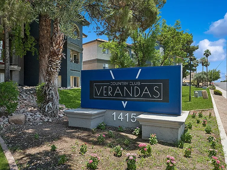 Country Club Verandas — Photo 33