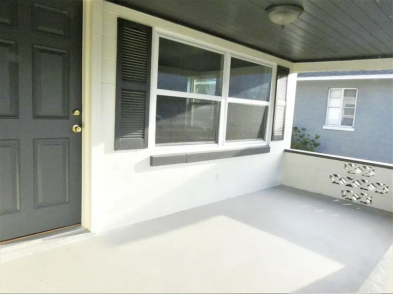 125 E King St — Photo 2