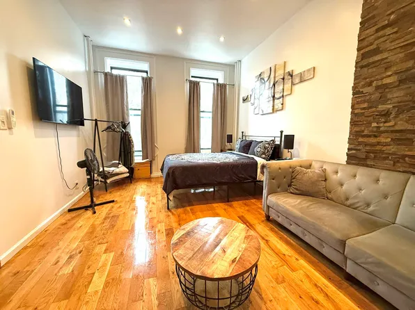 595 Greene Avenue image 2 of 11