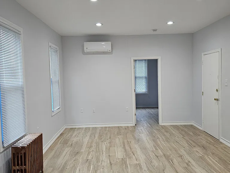 1526 Liberty Ave — Photo 7