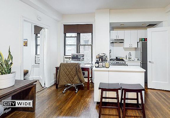 3rd image of 140 E 46th St APT 9L