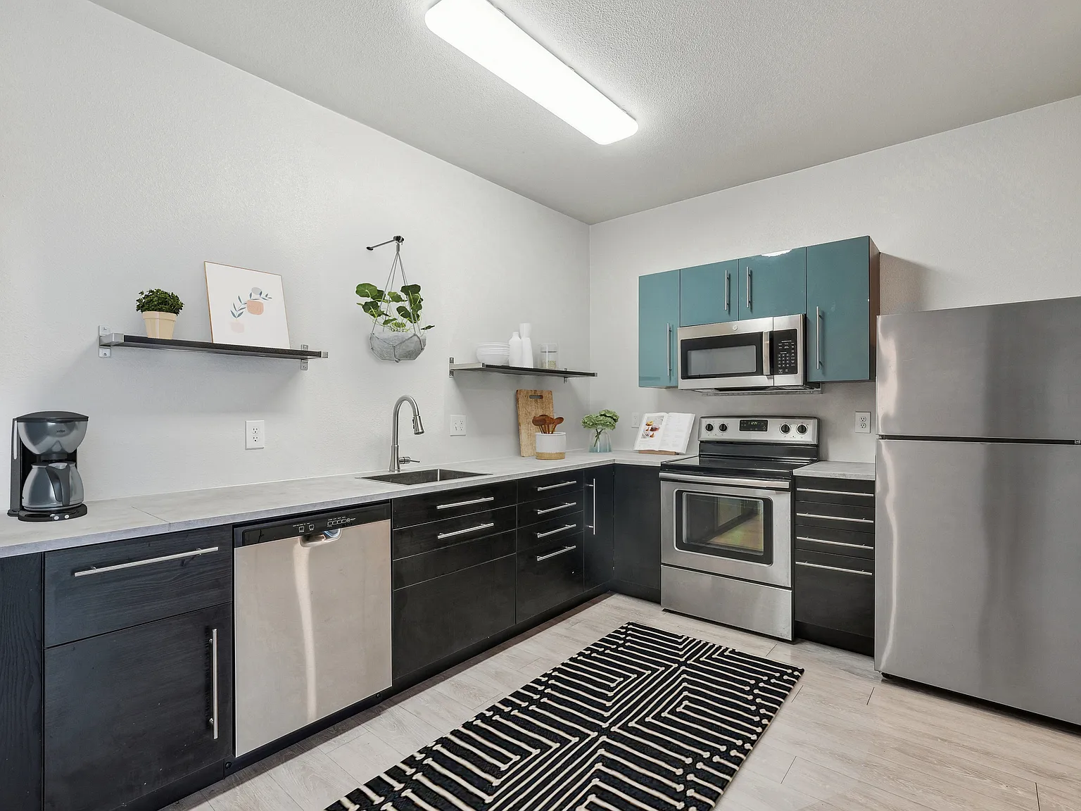Red Table Apartments — Photo 3