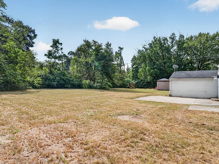 21150 Avon Ln — Photo 43