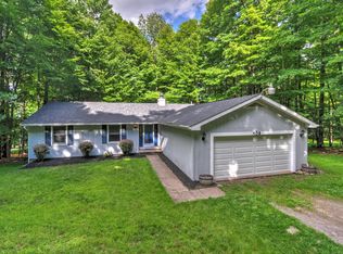 109 Lake View Rd, Greentown, PA 18426