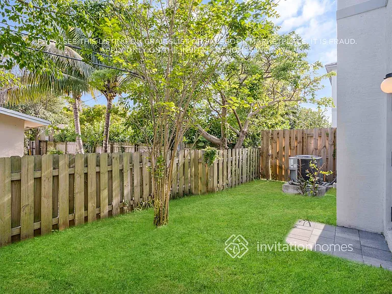 1636 SW 29th St — Photo 24