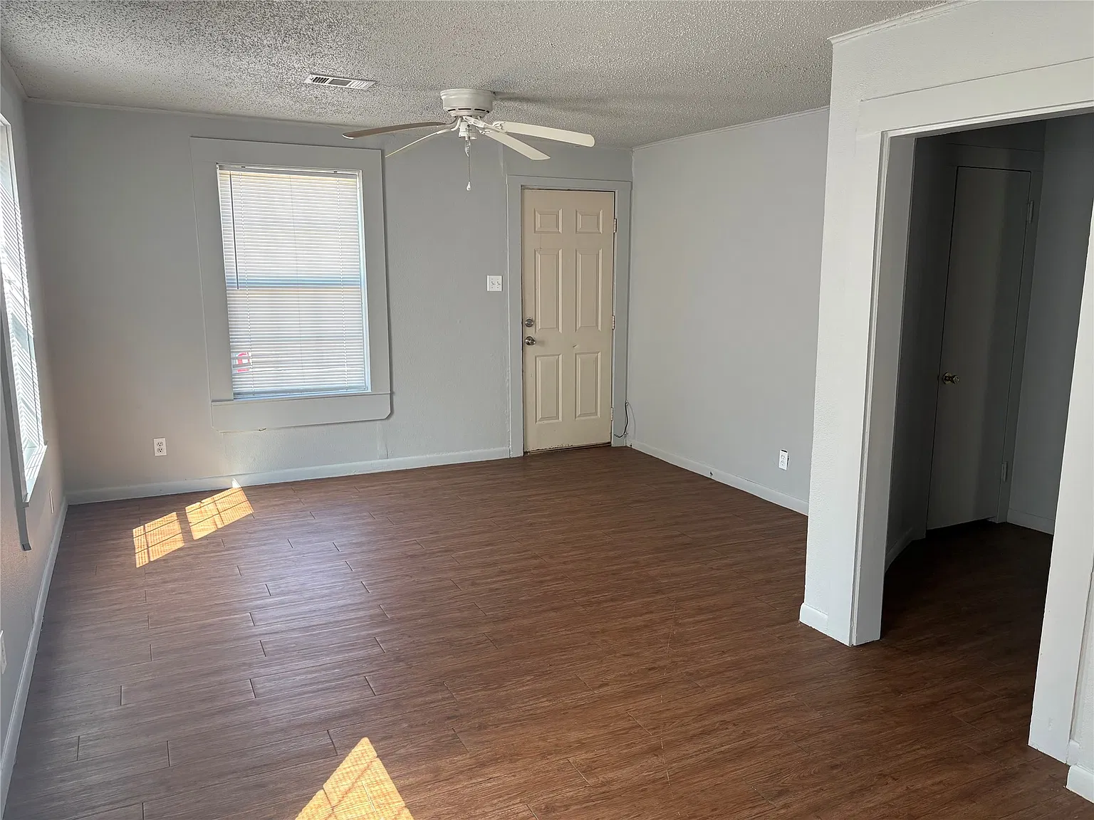 2 bed, 1.0 bath, 912 sqft, $750 — Photo 3