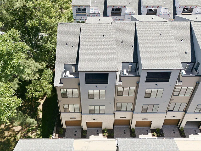 403 Chatham View Rd — Photo 42