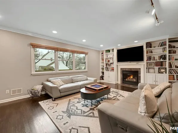 288 Schley Pl, Teaneck, NJ 07666