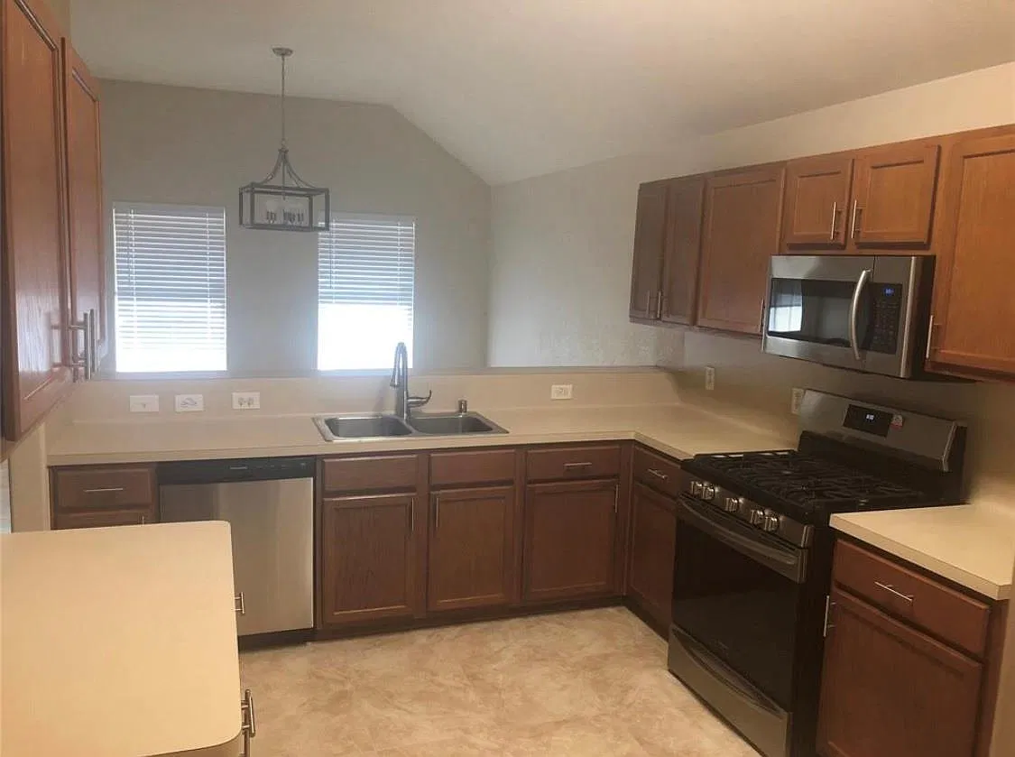 3 bed, 2.0 bath, 1634 sqft, $1,950 — Photo 4