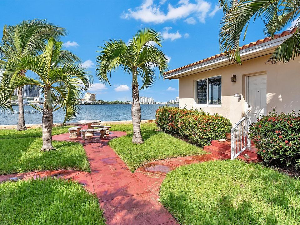 1st image of 2170 Bay Dr #3-22