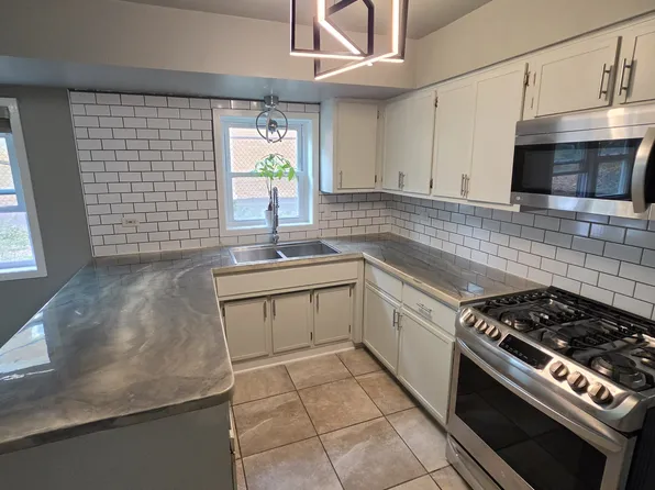 9041 Sahler Ave #1, Brookfield, IL 60513