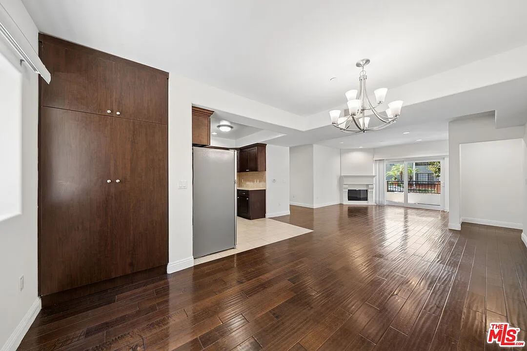 2 bed, 2.5 bath, 1400 sqft, $3,995 — Photo 4