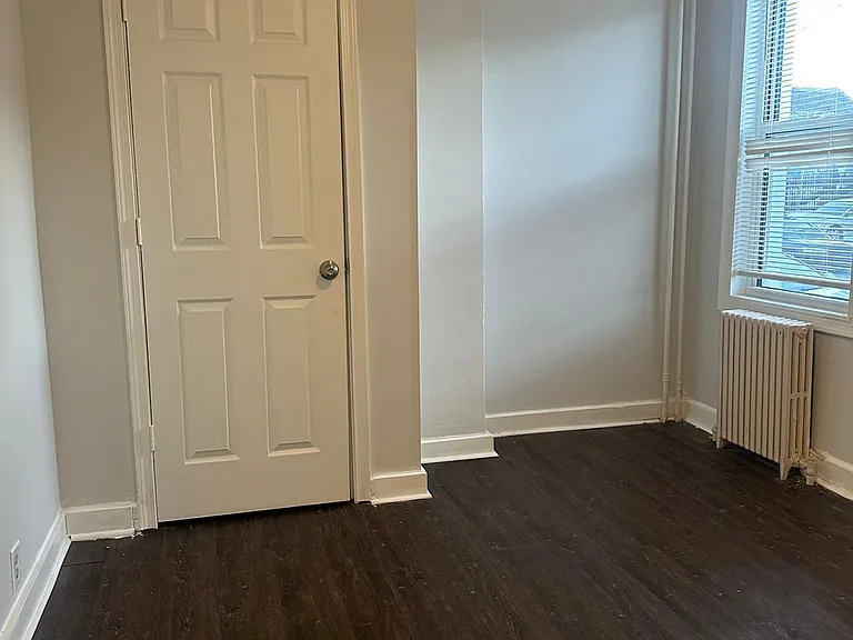 107 Stroud St — Photo 6