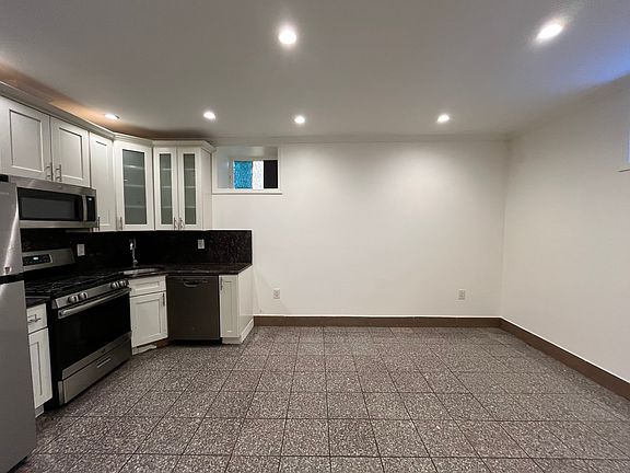 3rd image of 377 Danforth Ave #B9