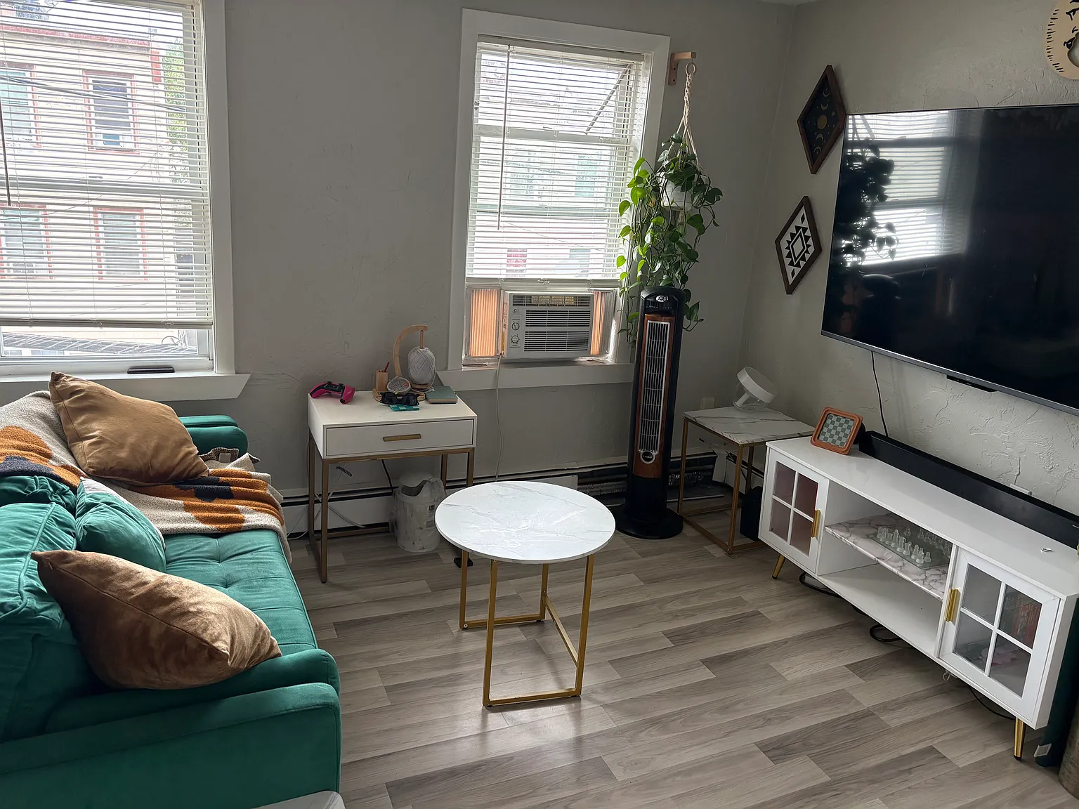 2 bed, 700 sqft, $2,600 — Photo 2